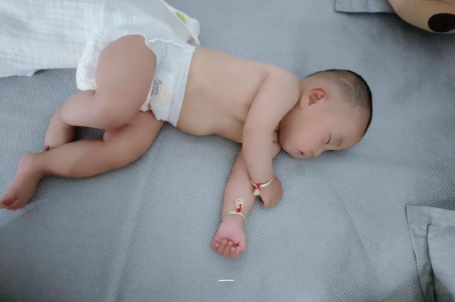 嘉善宝宝拉屎有黑色颗粒